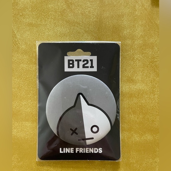 BT21 Full Set of Character Buttons/Pins - Picture 4 of 9